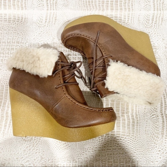 Forever 21 Faux fur lined lacewedge ankle booties - Picture 9 of 9